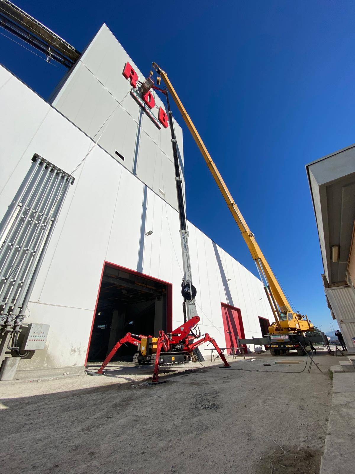 Ragno semovente in cantiere industriale RDB