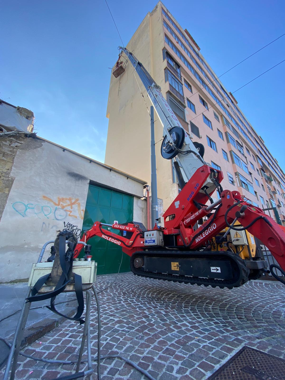 Ragno semovente Tekno Sud in centro storico