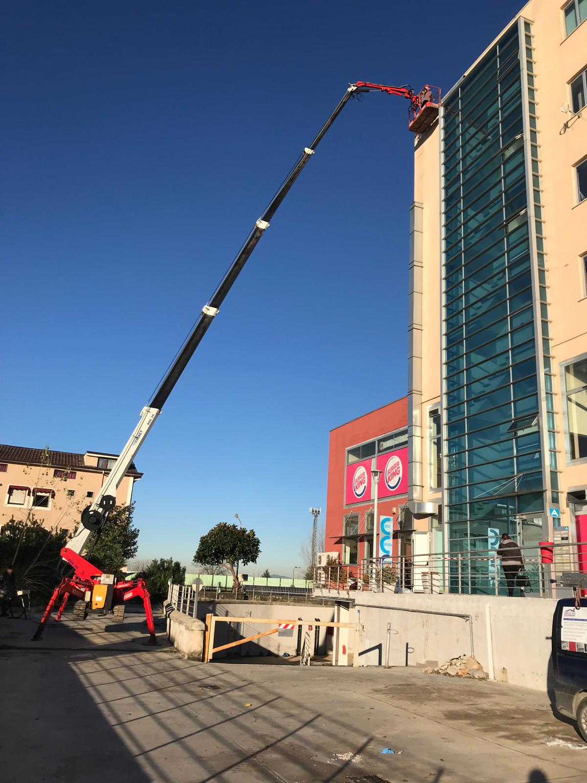 Piattaforma aerea su Burger King